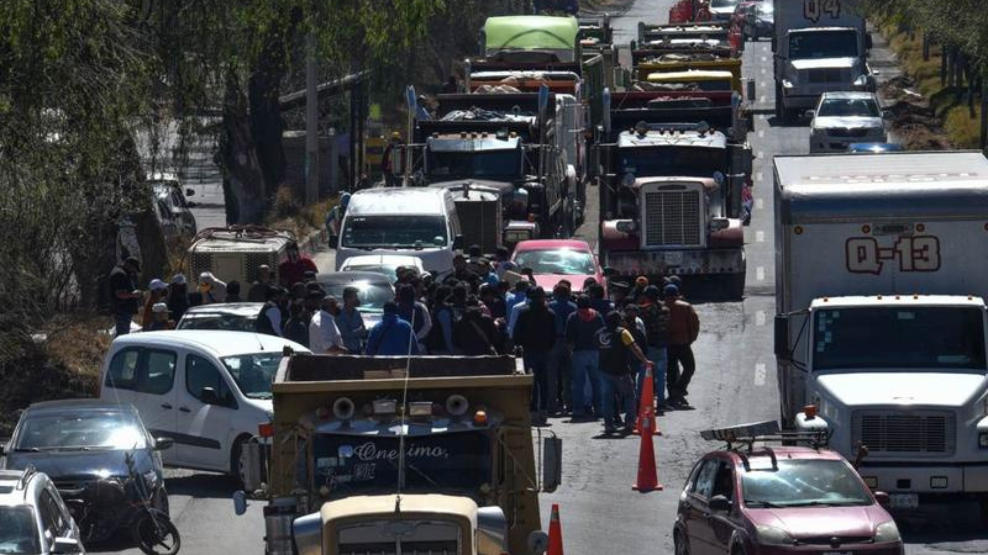 Transportistas Unidos Bloquearán Autopistas Hacia la CDMX y el Aeropuerto de Cancún por Presuntos Adeudos del Tren Maya