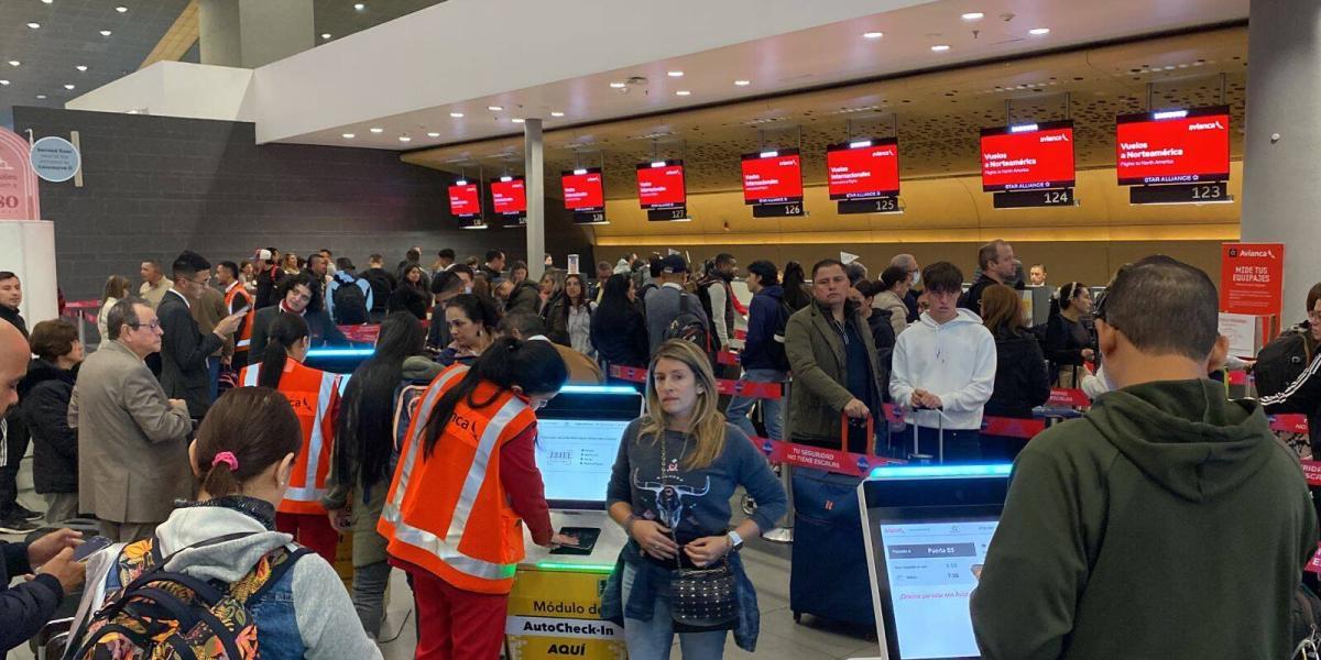 Incidentes de Violencia y Intolerancia en Bogotá: Enfrentamientos en el Aeropuerto El Dorado y la Ciclovía