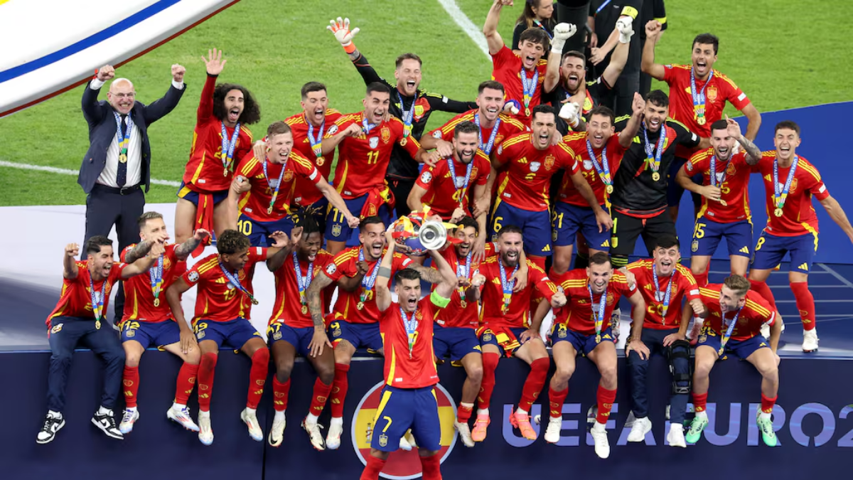 Saluden a los maximos ganadores de la EUROCOPA, España se vuelve campeona por 2-1