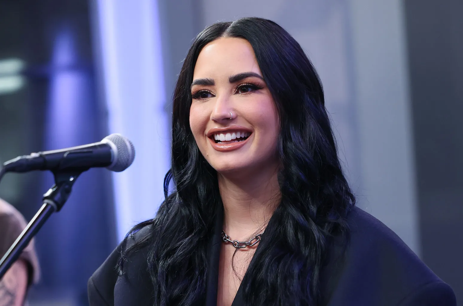 La Última Peda de Grupo Firme: Colaboración con Demi Lovato y Detalles Exclusivos desde Miami