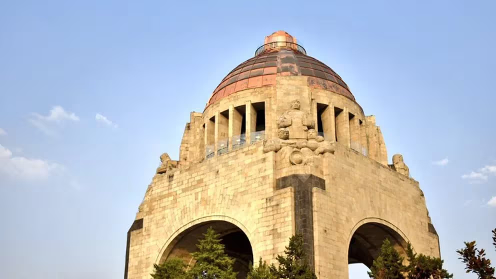 Fatal Accidente en el Monumento a la Revolución: Trabajador de Mantenimiento Pierde la Vida tras Caída de 25 Metros