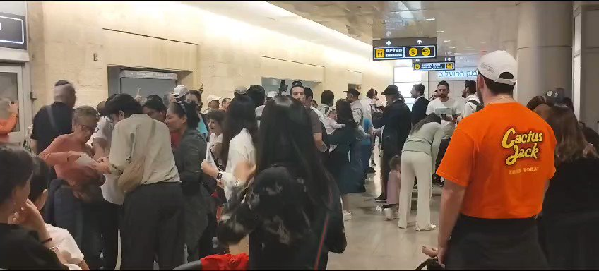 Cielito Lindo Resuena en el Aeropuerto de Cancún tras Fallo Global de Microsoft