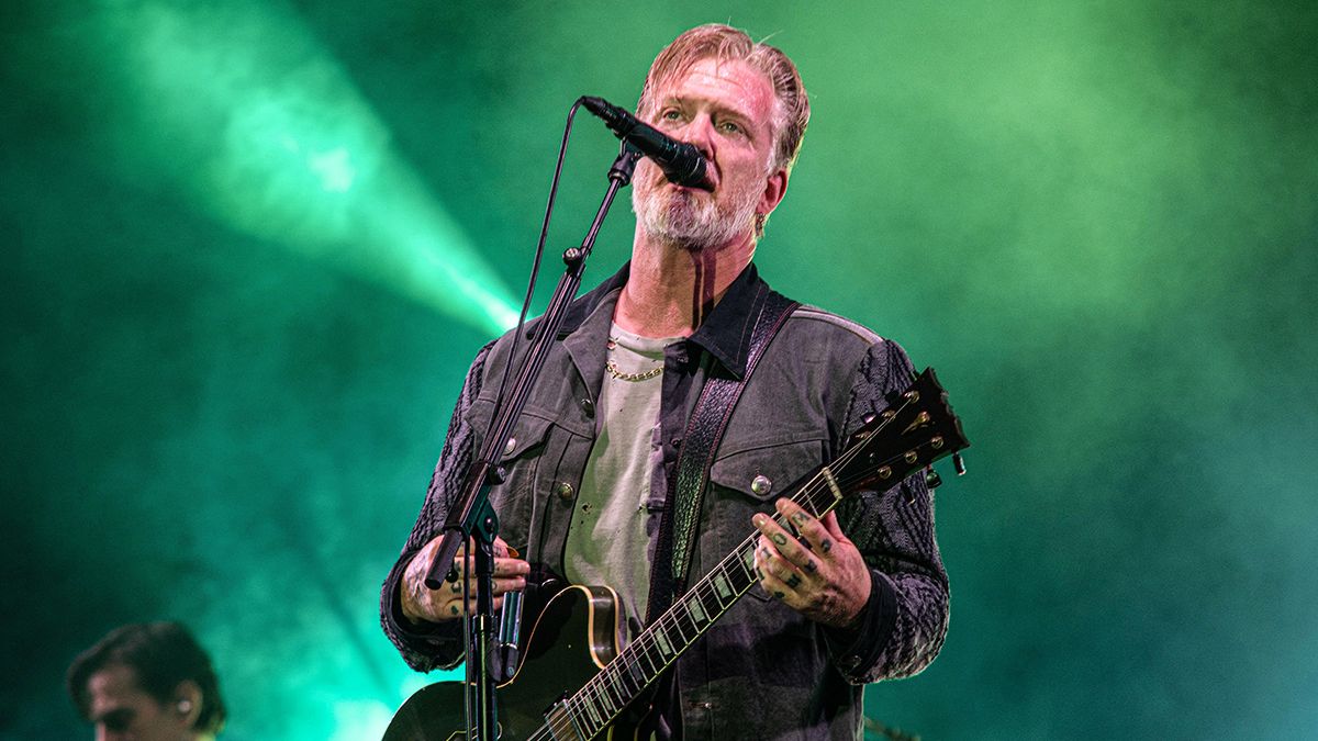 QOTSA cancela gira europea debido a cirugía de emergencia de Josh Homme