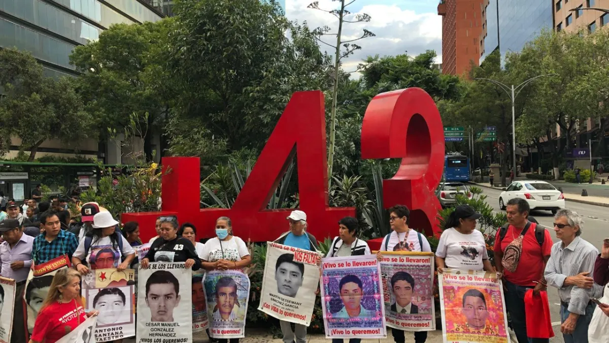 Rompen diálogo los padres de los normalistas de Ayotzinapa con AMLO tras reunión sin avances