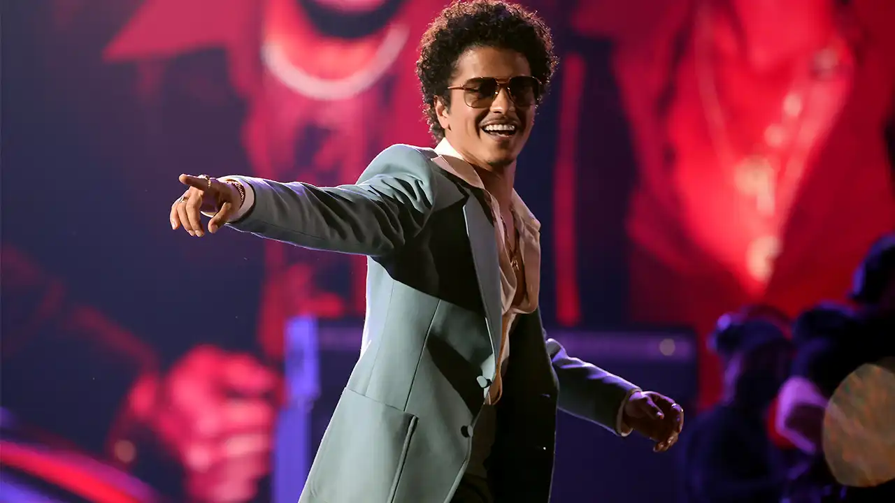 Bruno Mars Rinde Homenaje a México en su Despedida