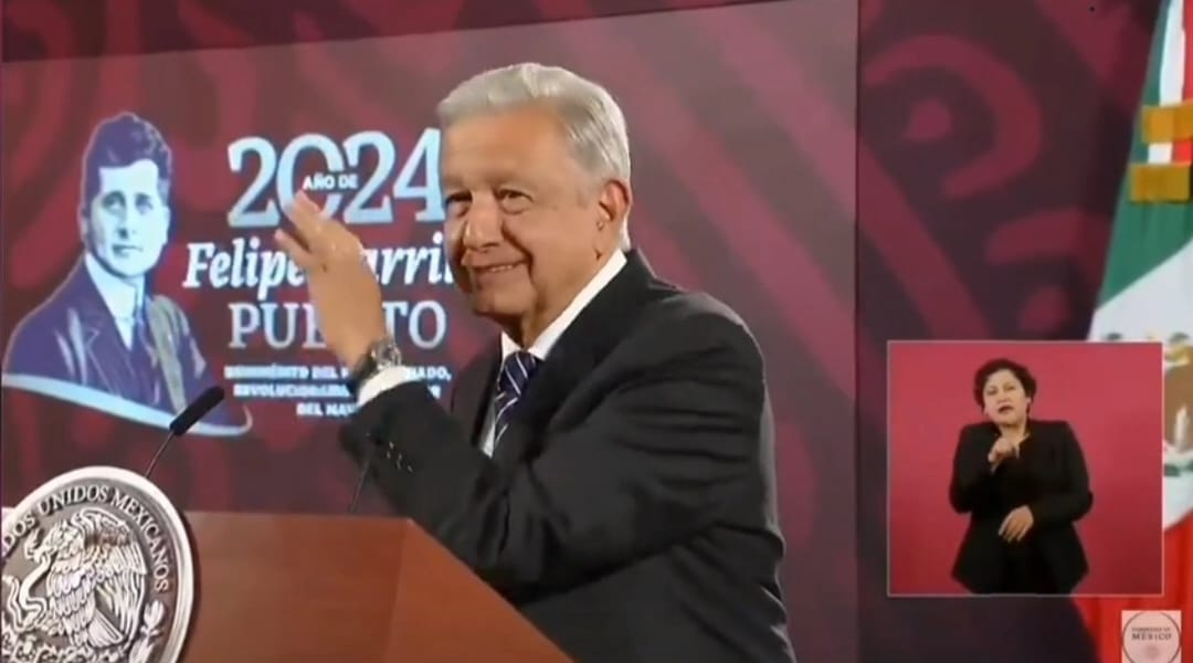 Se burla AMLO del subcomandante Marcos por compararlo con expresidentes