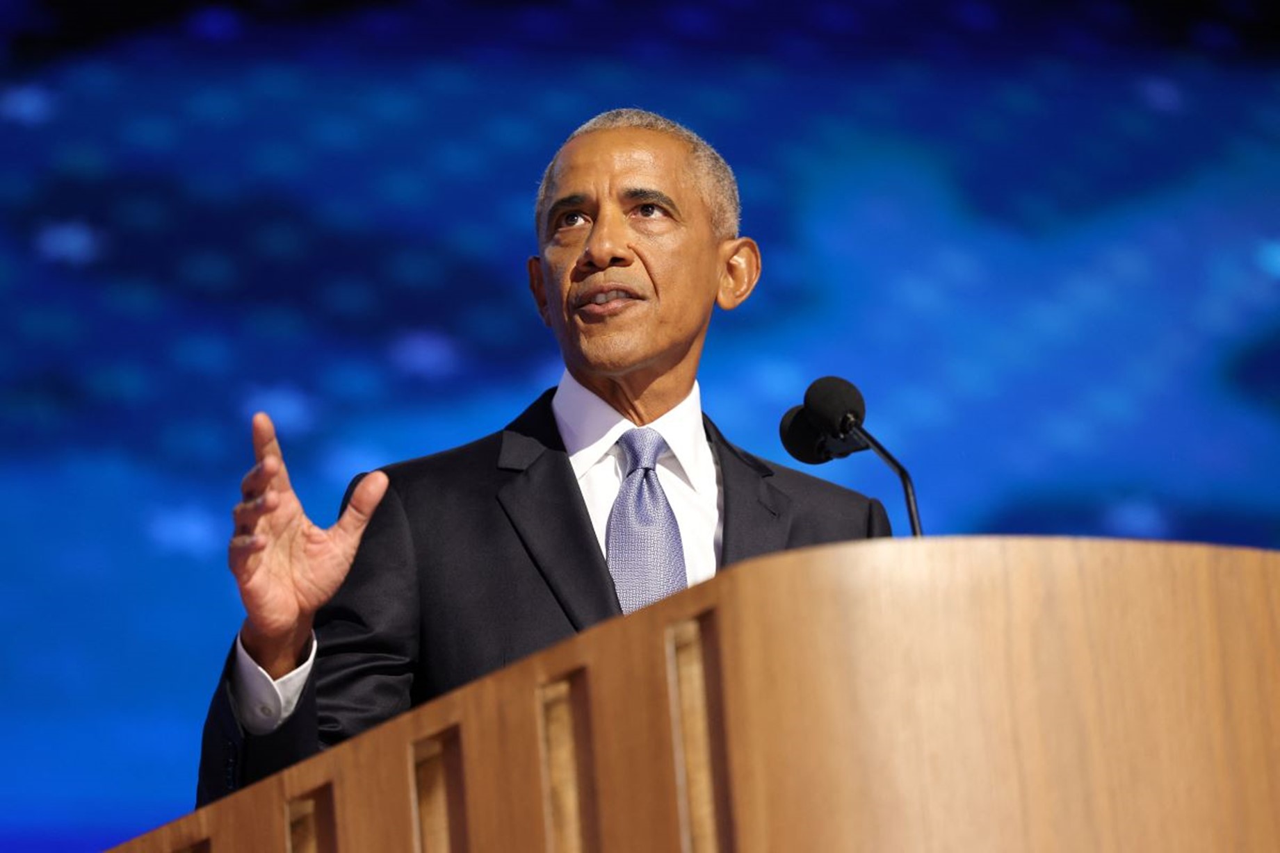 Barack y Michelle Obama Marcan el Ritmo en el Segundo Día de la Convención Nacional Demócrata 2024