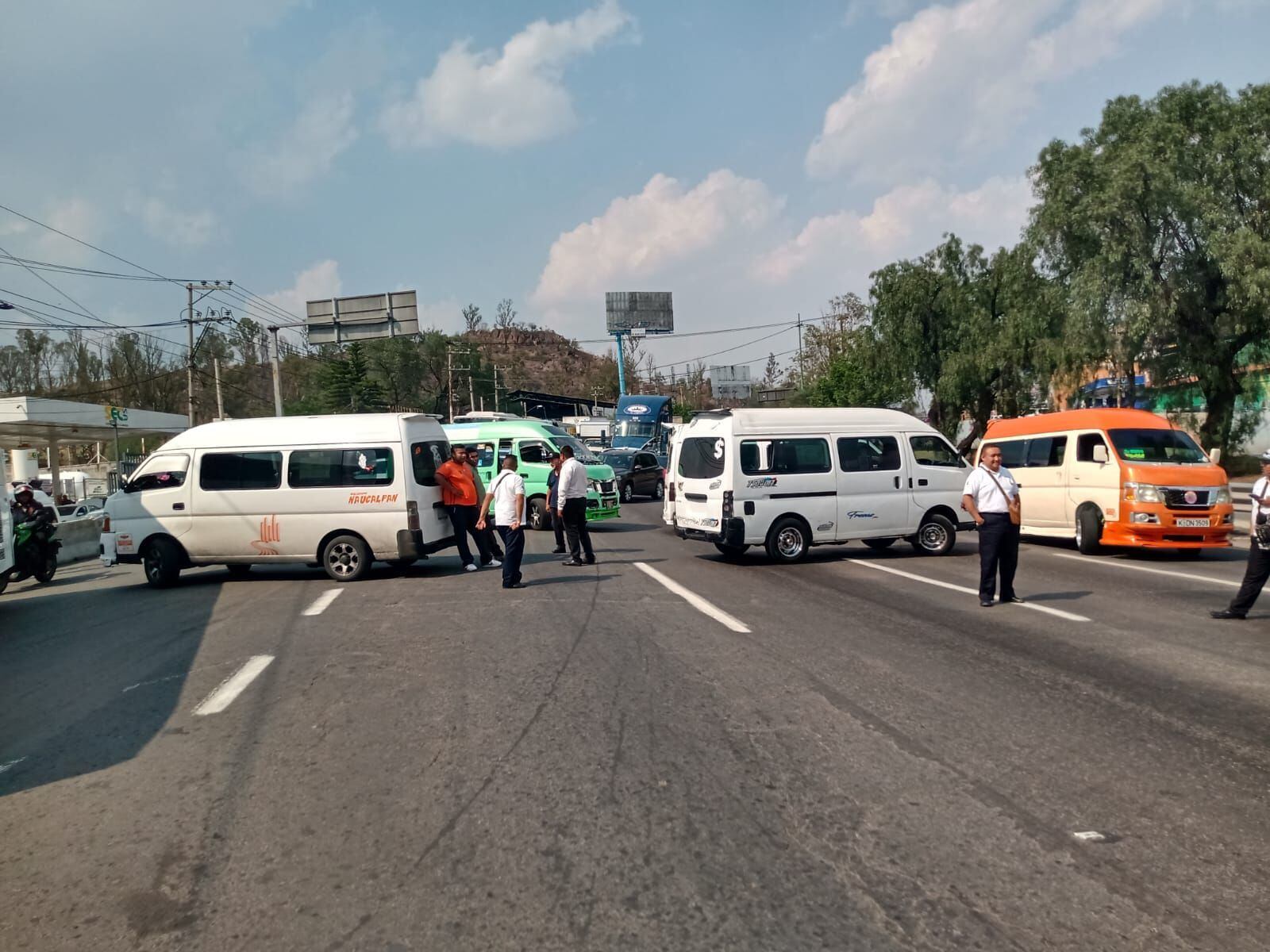 Transportistas Parálisis en la Carretera México-Pachuca: Exigen Seguridad y Justicia