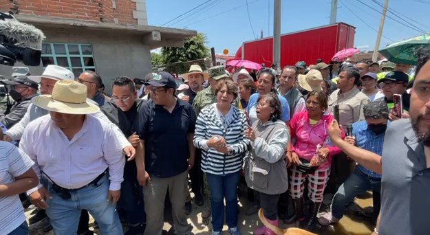 Recorre Delfina Gómez, zona afectada por lluvias en Chalco