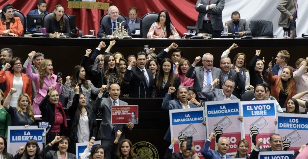 Tensión en la Cámara: Oficialismo y oposición en duelo verbal por el informe presidencial