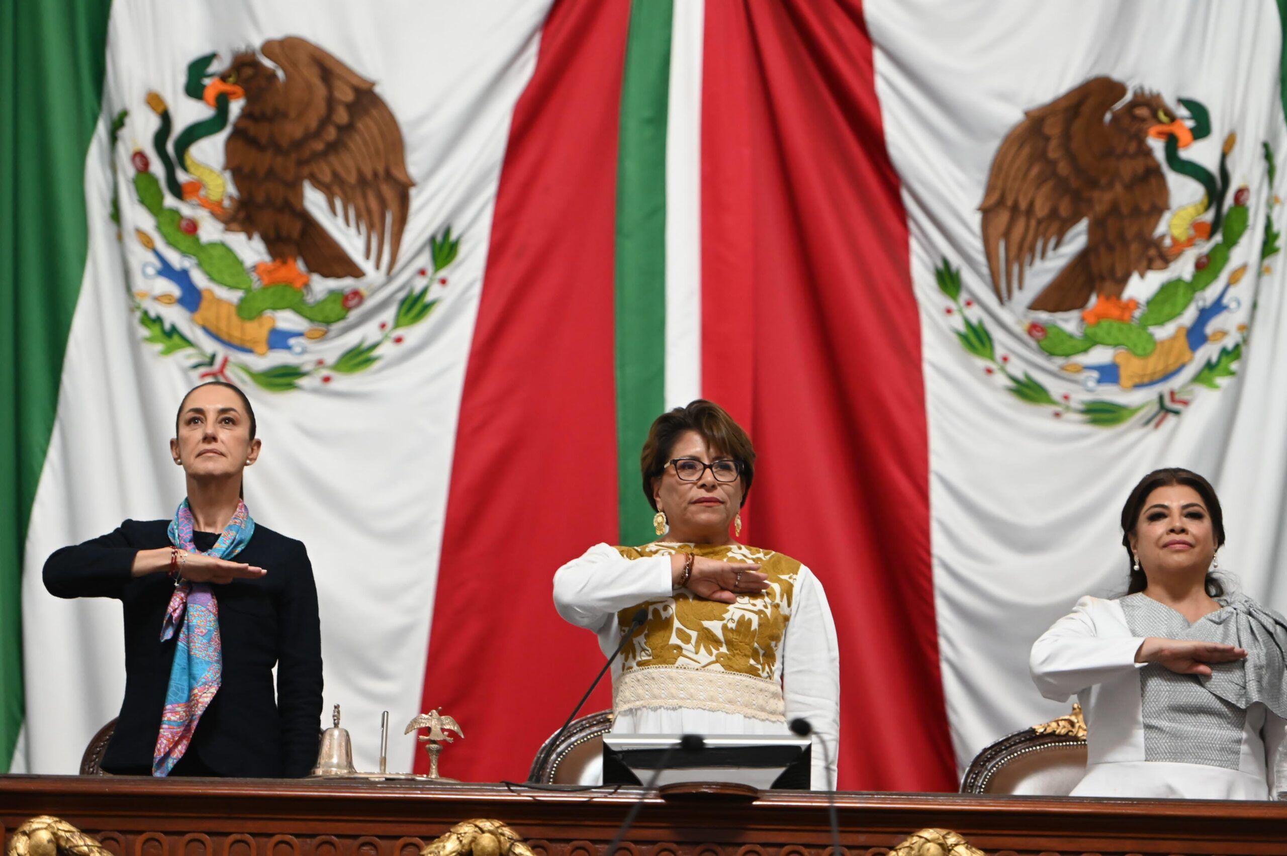 Claudia Sheinbaum presente en la toma de protesta de Clara Brugada como Jefa de Gobierno de la CDMX