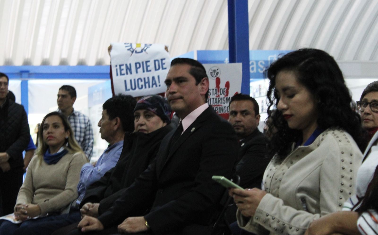 Protestan académicos en inauguración de la Feria del Libro de Chapingo