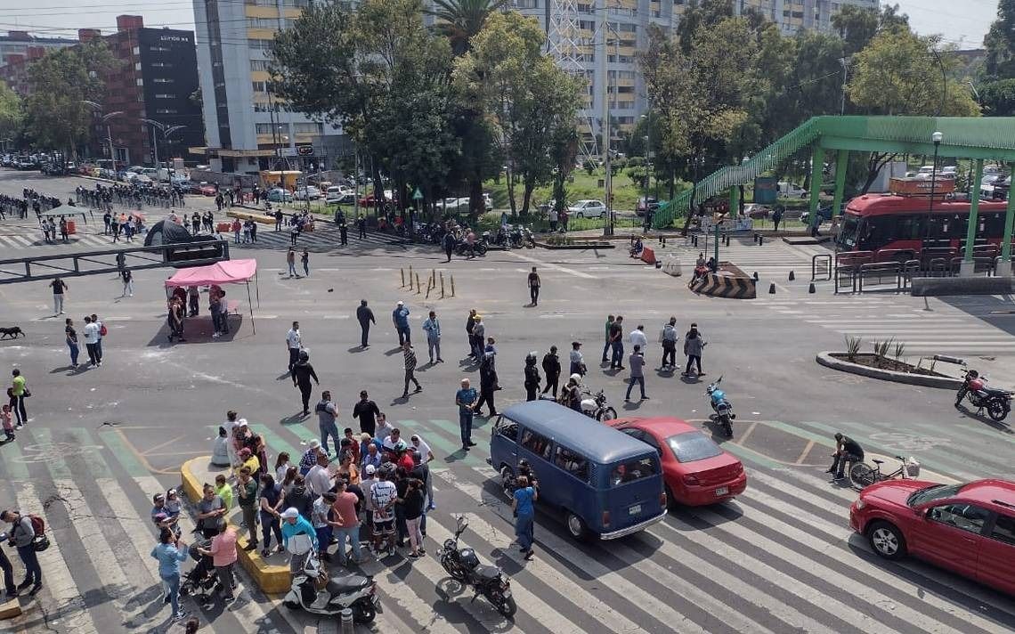 Bloqueo en Insurgentes y Eje 2 Norte por Vecinos Desalojados en la Colonia Atlampa, CDMX