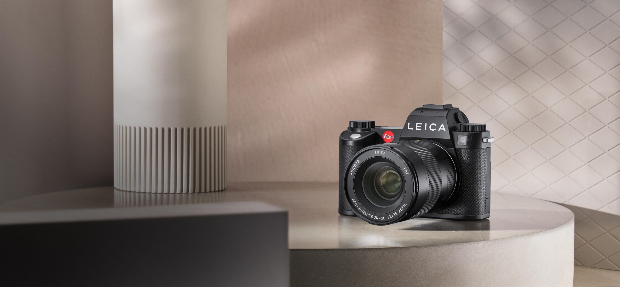 Leica lanza una joya fotográfica exclusiva por su 70 aniversario: una cámara de casi medio millón de pesos, solo para coleccionistas