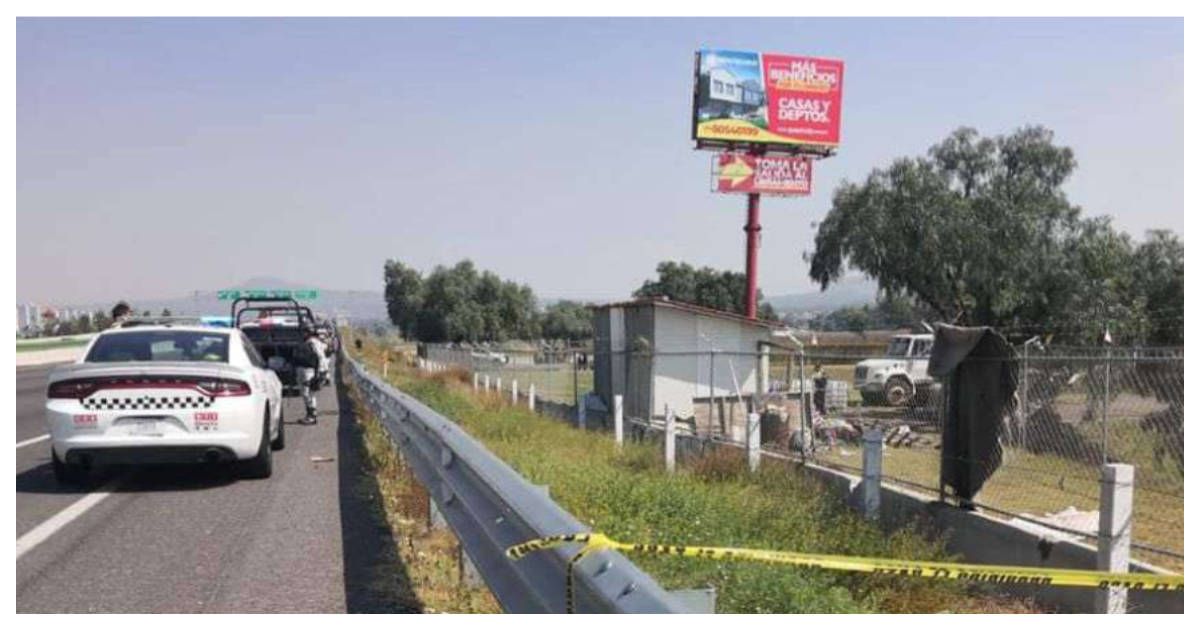 Encuentran cinco cuerpos a un costado de la autopista México-Pachuca en Tecámac, Edomex