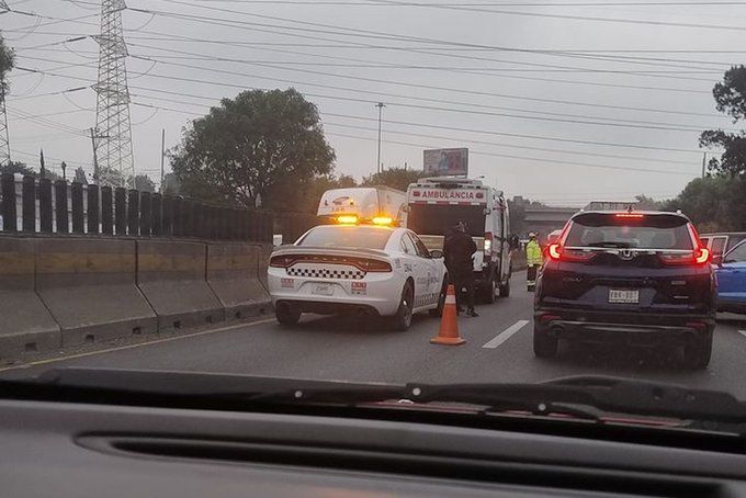 Encuentran a hombre sin vida en la autopista México-Querétaro; vehículos lo esquivaban