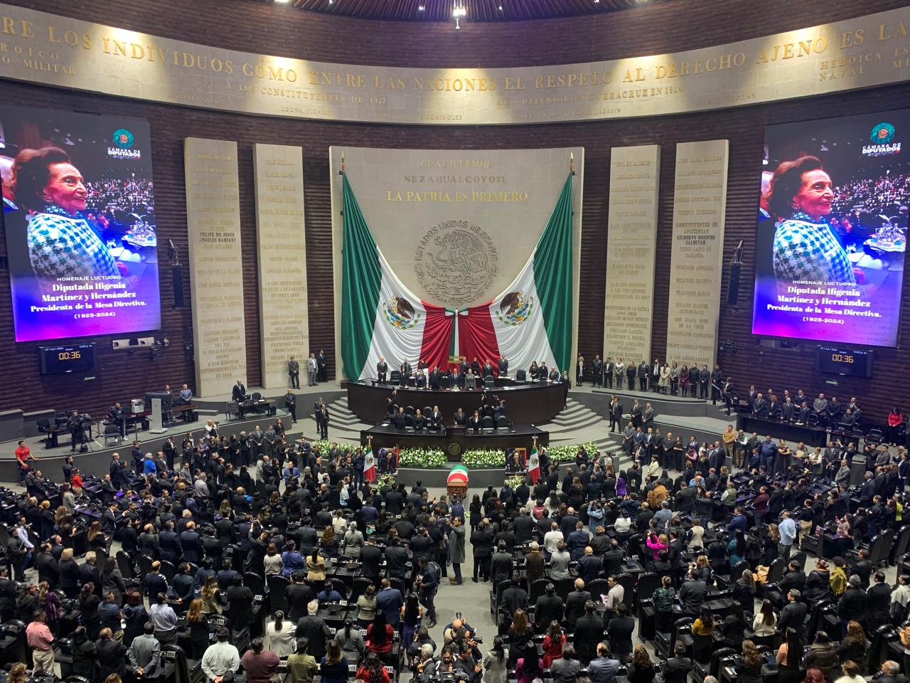 Rinden homenaje de cuerpo presente a Ifigenia Martínez en el Congreso de la Unión