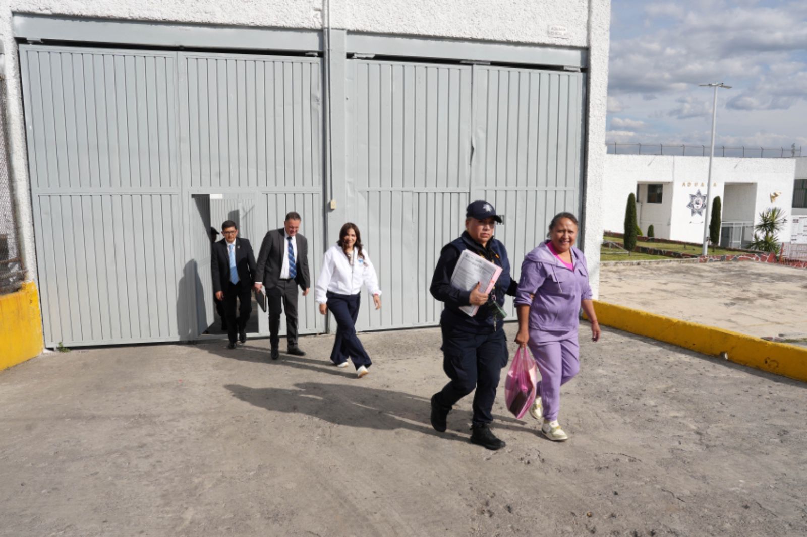 Amnistía concede libertad a mujer condenada a 43 años por matar a su agresor