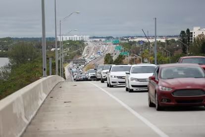 Habitantes buscan evacuar Florida ante la llegada del huracán Milton, categoría 4