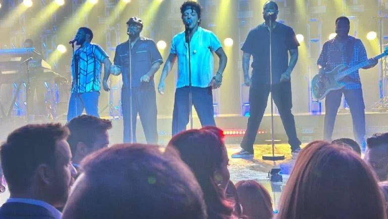 Bruno Mars enciende las redes con su concierto privado en Televisa San Ángel durante el Upfront 2025