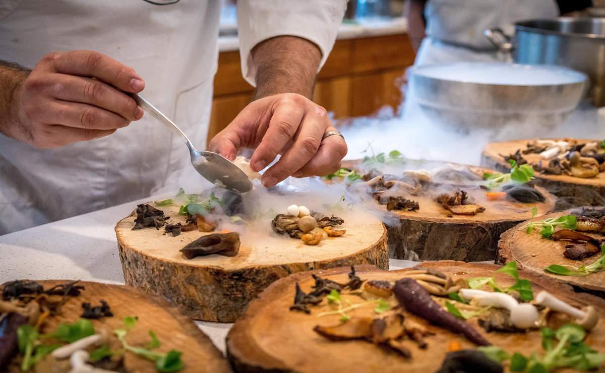 Revolución Gastronómica: Jóvenes Optan por la Salud sin Olvidar sus Raíces