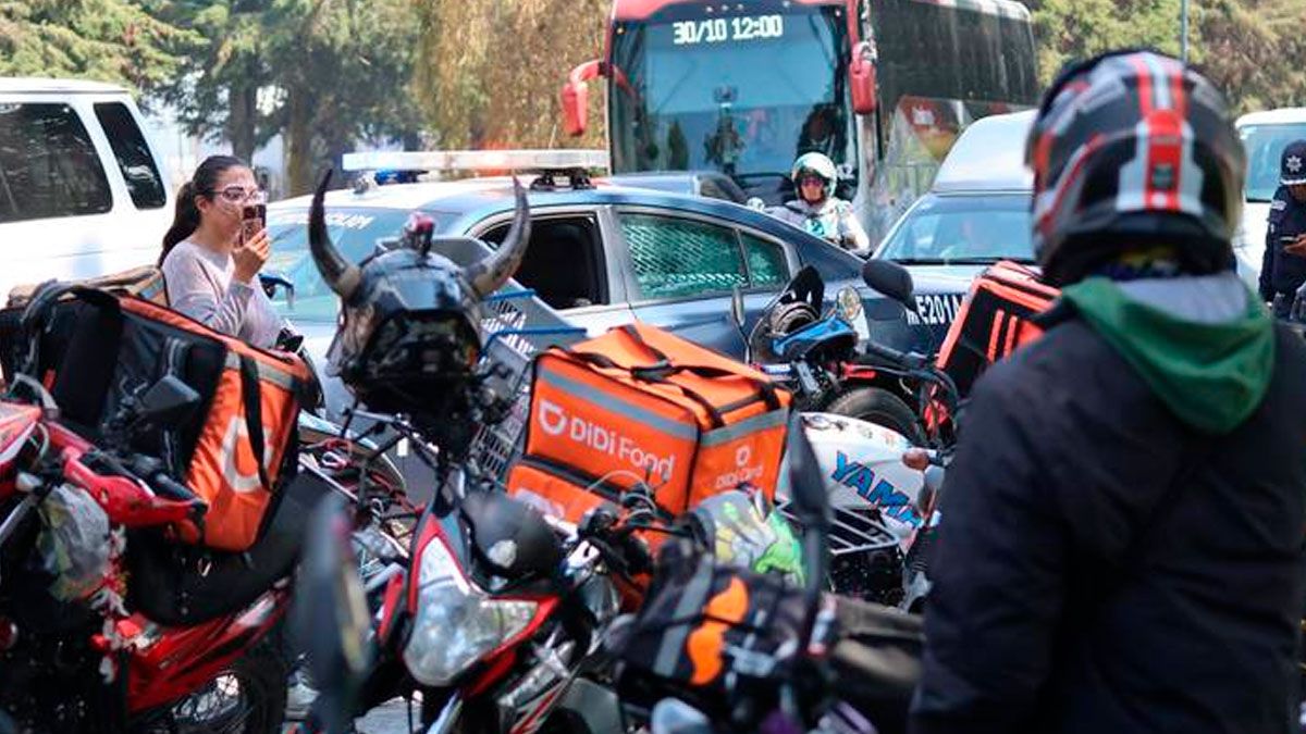 Repartidores Bloquean Paseo Tollocan: Lucha por Derechos Laborales