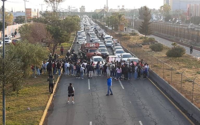 Estudiantes de Universidad Privada Bloquean Vía Morelos en Ecatepec, Estado de México: Precauciones para Conductores