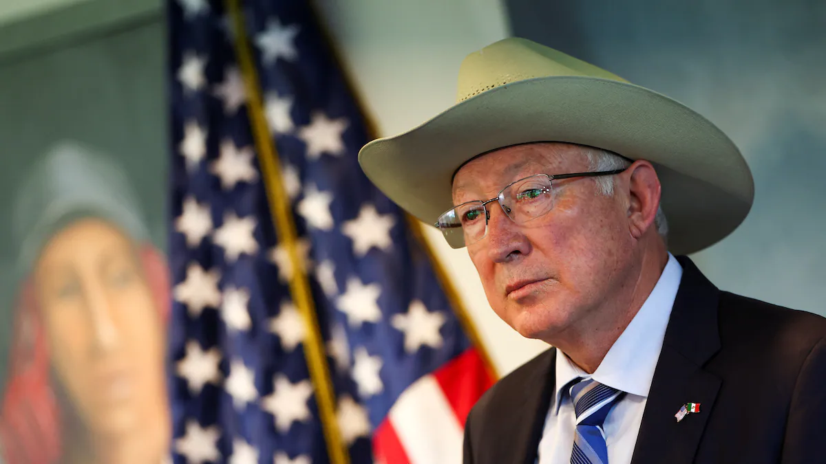 Ken Salazar critica la estrategia de “Abrazos, No Balazos” y pide mayor inversión en seguridad en México