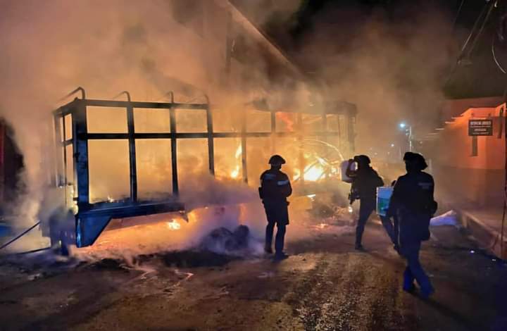 Jornada violenta en Maravatío y Queréndaro: bloqueos y vehículos incendiados