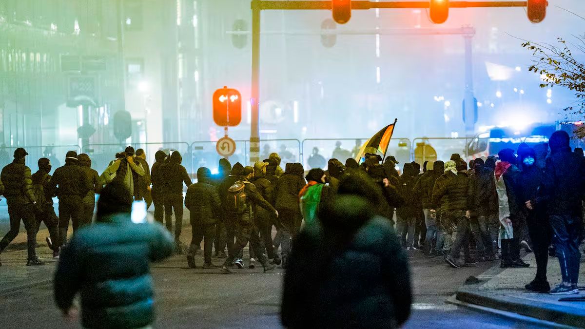 Conflicto en Ámsterdam: Agresión Violenta Contra Hinchas Israelíes