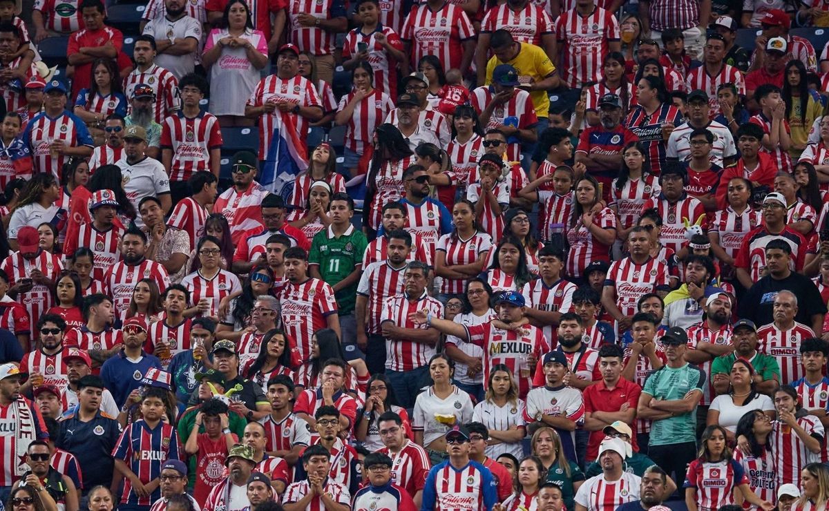 Pelea entre aficionados de Chivas tras eliminación del Rebaño Sagrado ante Atlas en el Play-In