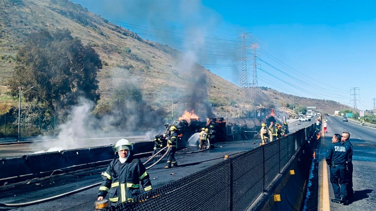 Autopista Chamapa-Lechería: Explosión de Pipa de Pemex Provoca Incendio