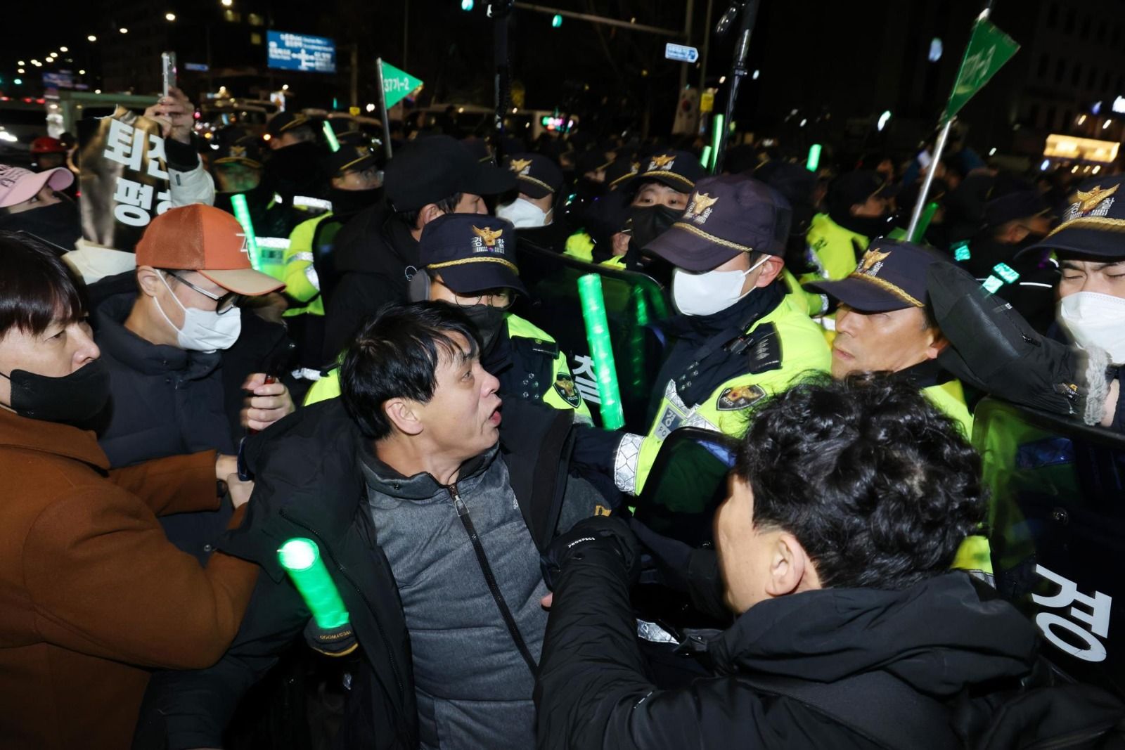 Rechazo unánime lleva a Yoon a levantar la ley marcial en Corea del Sur