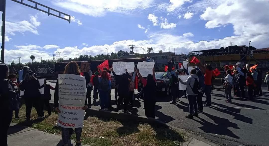 Cumplen su amenaza trabajadores de Ecatepec; bloquean las principales avenidas del municipio