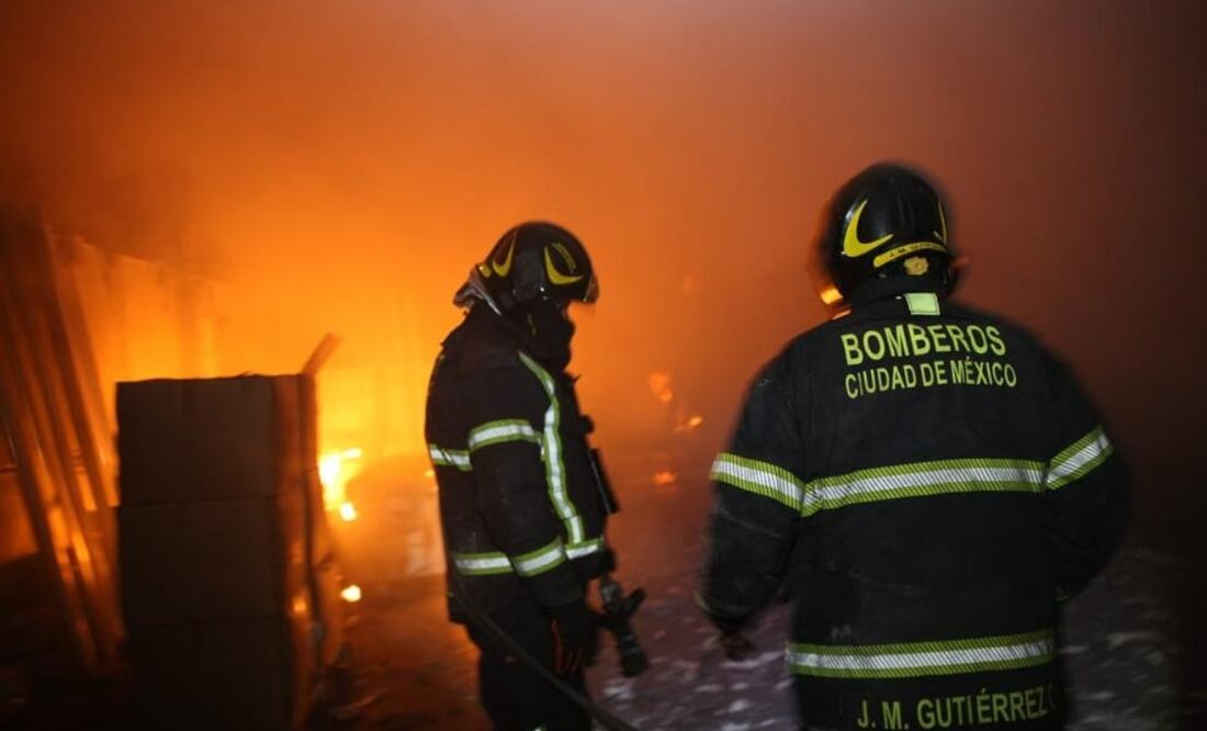 Mueren cuatro trabajadores en incendio en sótano de la alcaldía Benito Juárez