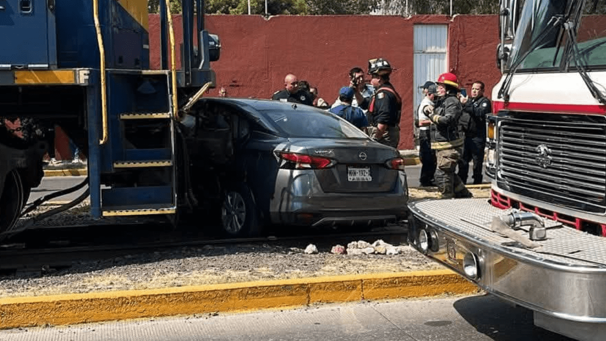 Accidente en Tlalnepantla: Mujer queda gravemente herida tras choque con tren