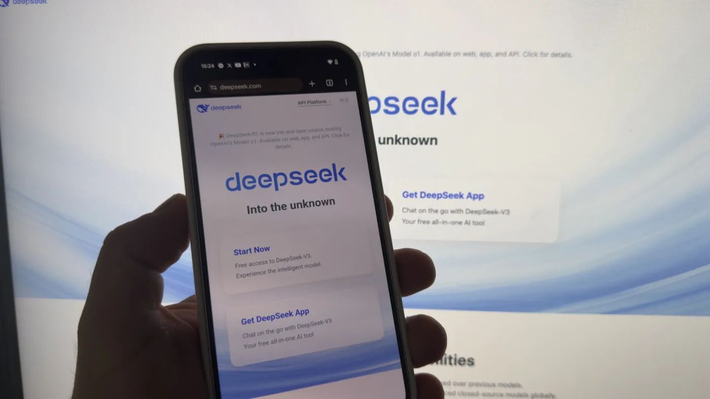 DeepSeek R1 entra en la batalla contra ChatGPT, Gemini y Copilot