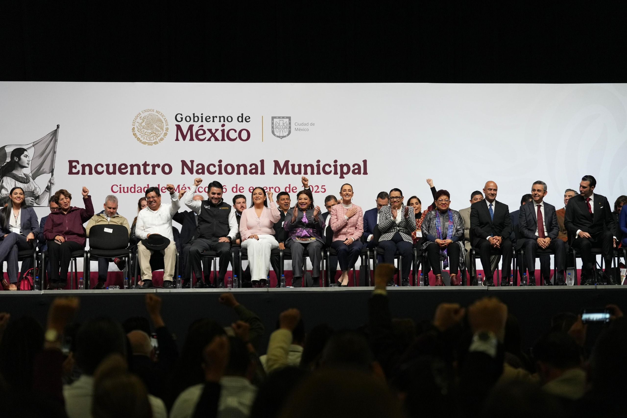 Presidenta encabeza histórico Encuentro Nacional Municipal con alcaldes y gobernadores