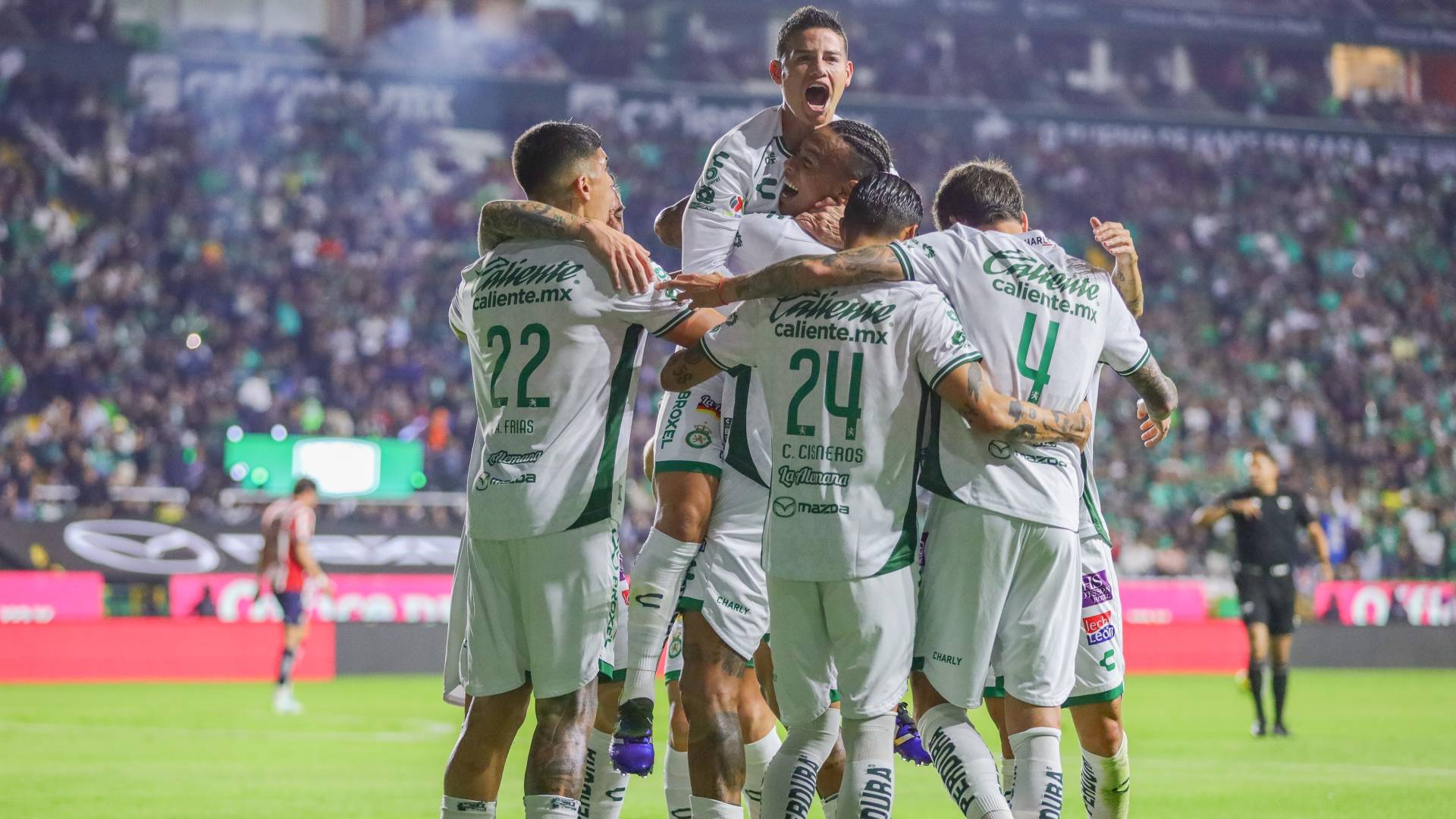 Chivas sufre nueva derrota: León vence 2-1 y pierde a Oscar García para la próxima jornada