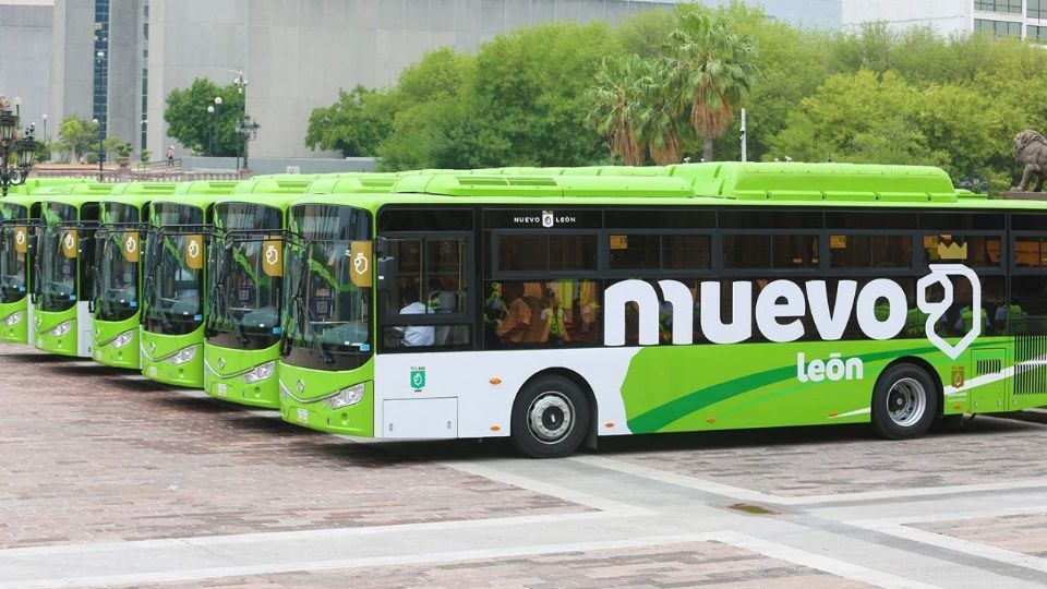 Familias en Nuevo León sufren por deficiencias en el transporte público, advierte Coparmex