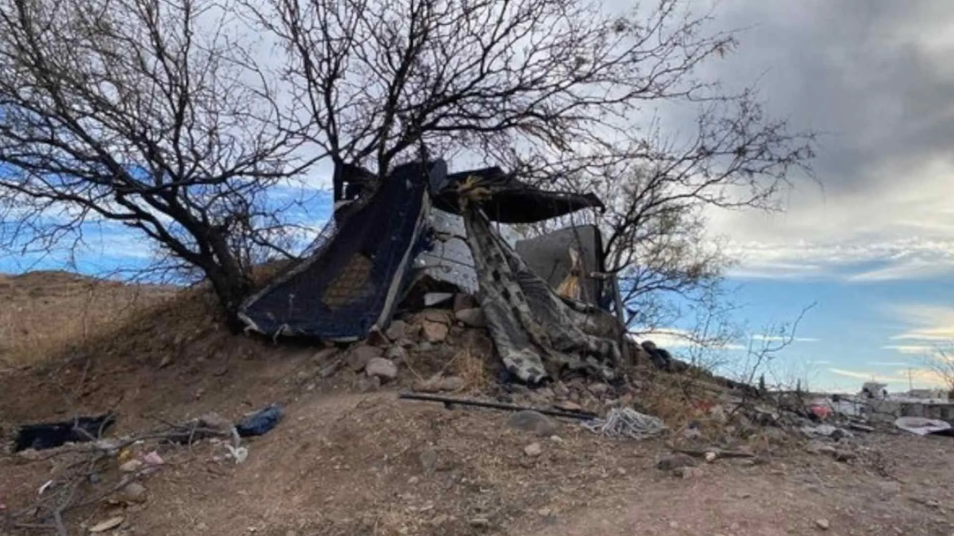 Aseguran campamento del crimen organizado en Sinaloa con explosivos, armamento y vehículos robados